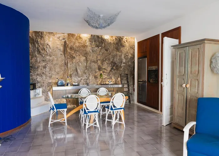 The Cliff Villa